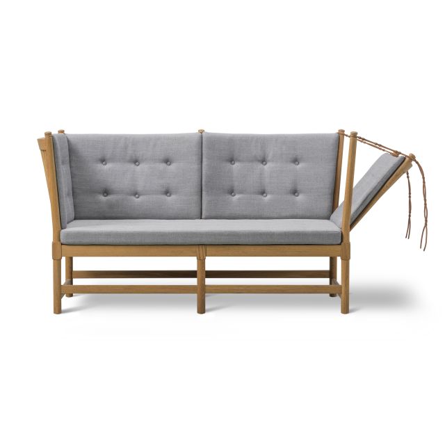Fredericia Mogensen Spoke-Back Sofa 2-Seater with Buttons