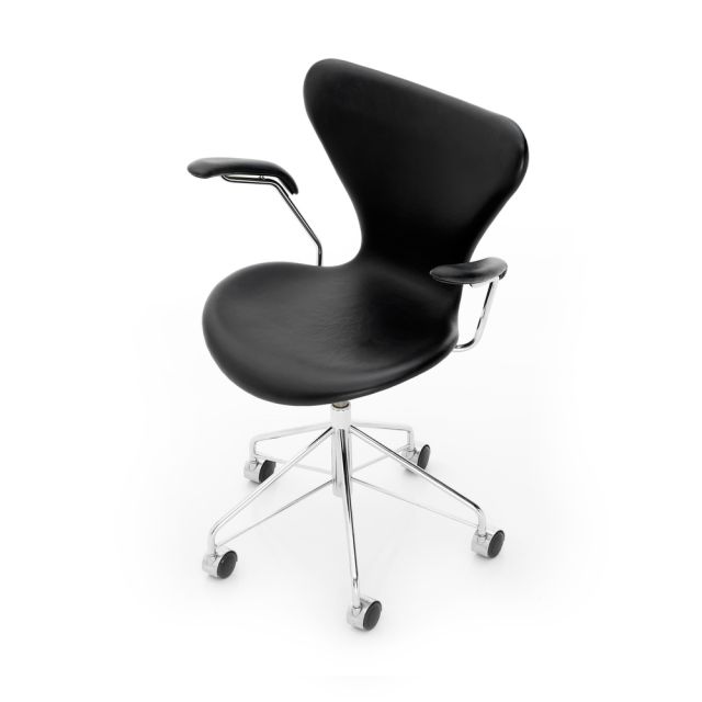 Fritz Hansen Series 7™ Swivel Armchair (Fully Upholstered)
